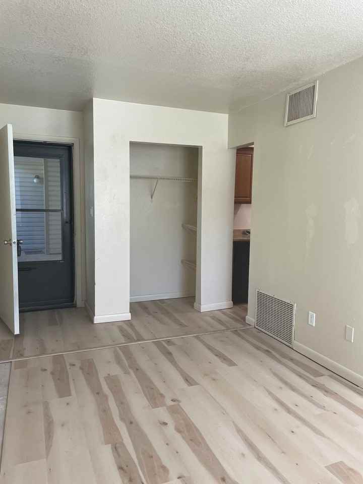 1705 Heatheridge Rd #O106 - Photo 4 of 17