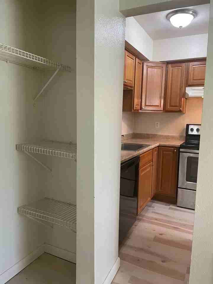 1705 Heatheridge Rd #O106 - Photo 7 of 17