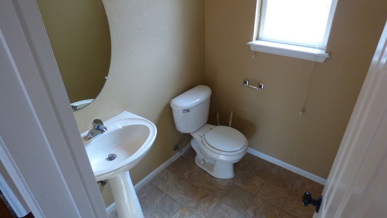 21349 E 39th Ave - Photo 4 of 28