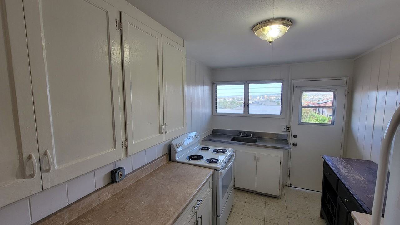 1009 Maluna St - Photo 2 of 14