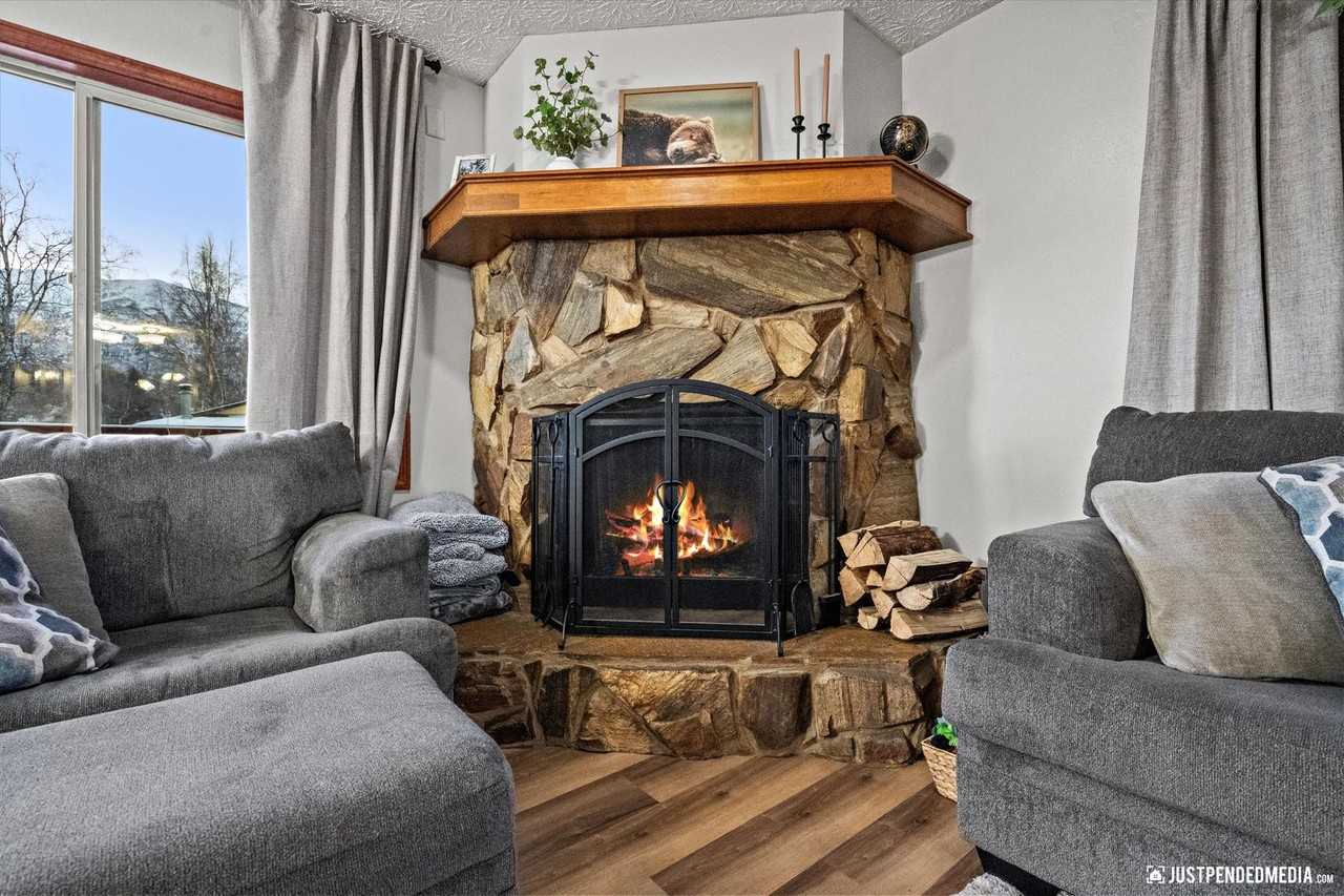 18539 Neumann Cir - Photo 3 of 35