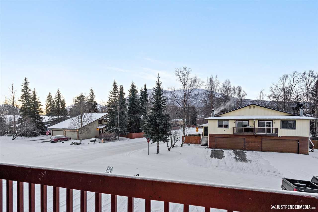 18539 Neumann Cir - Photo 5 of 35