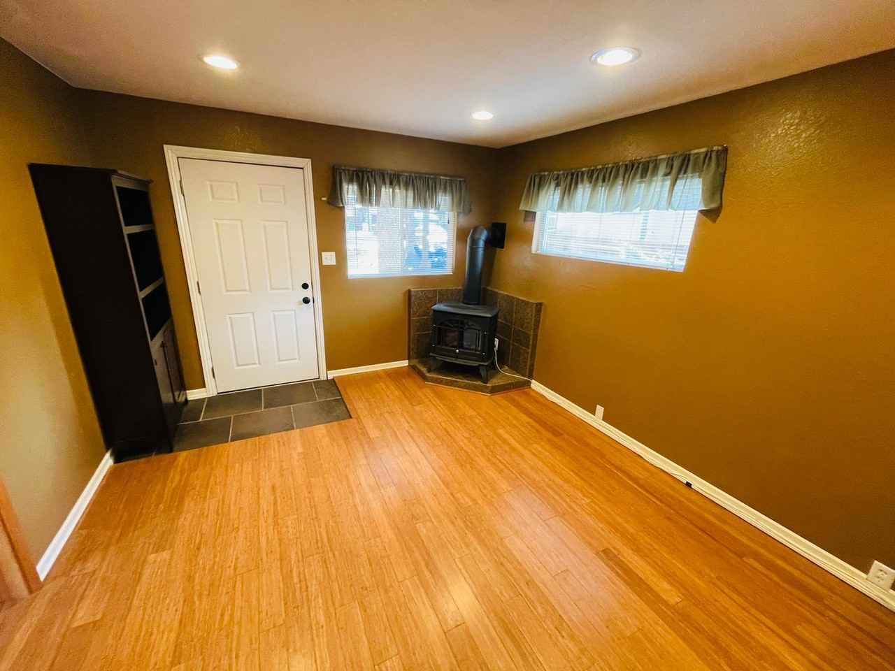 2579 Elwood Ave - Photo 5 of 18