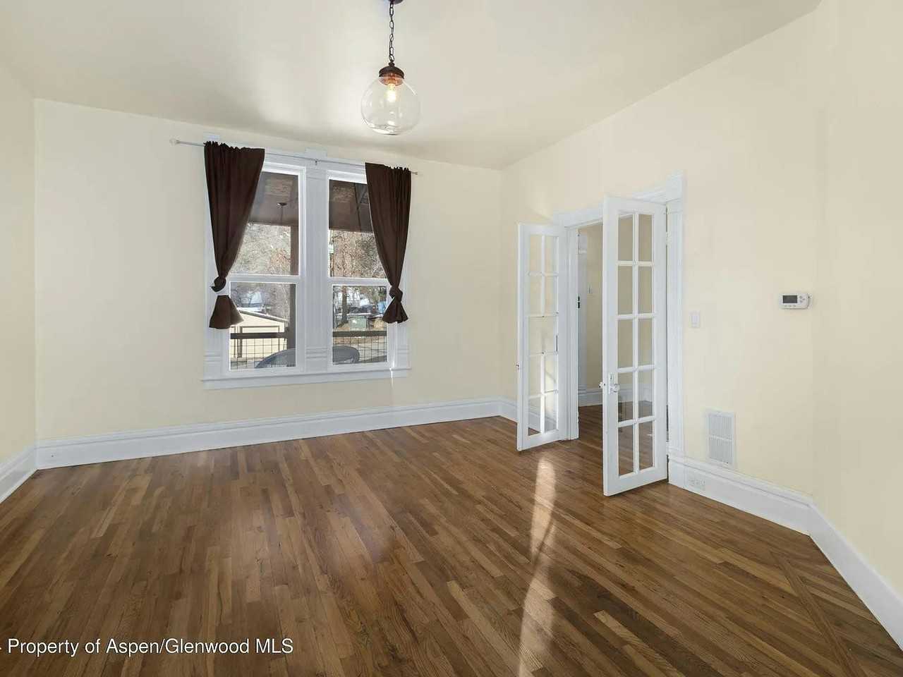 909 8th Street, Unit Main house - Photo 5 of 9