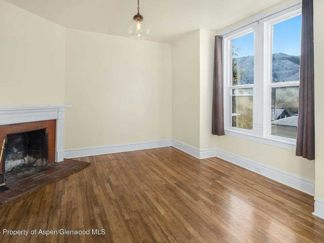 909 8th Street, Unit Main house - Photo 7 of 9