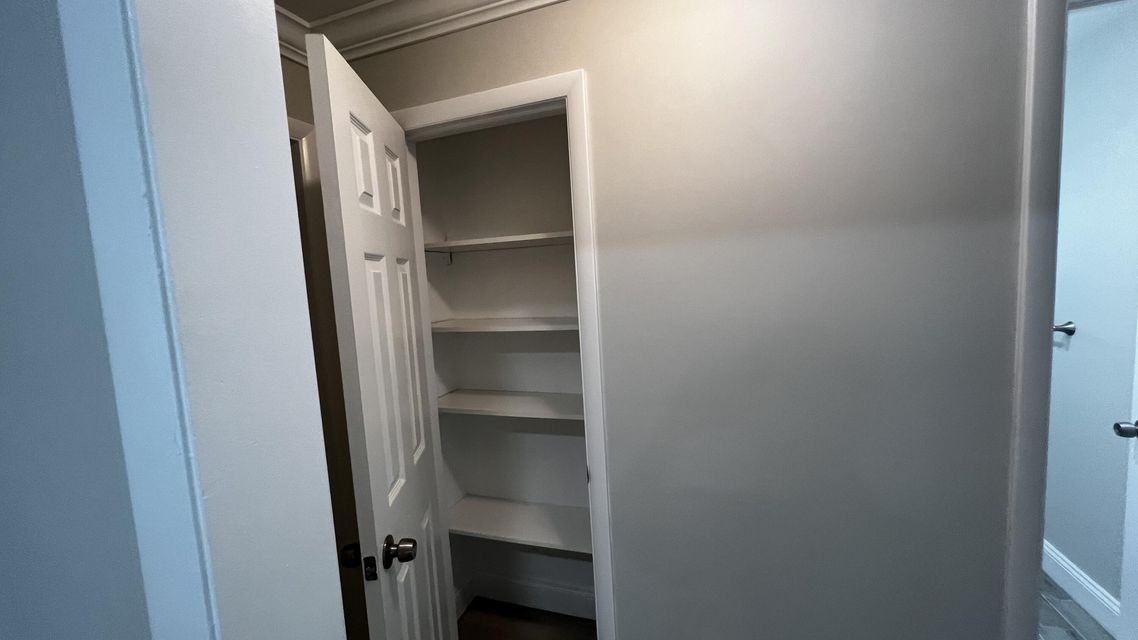 1009 Sw 18th St #NA - Photo 2 of 50