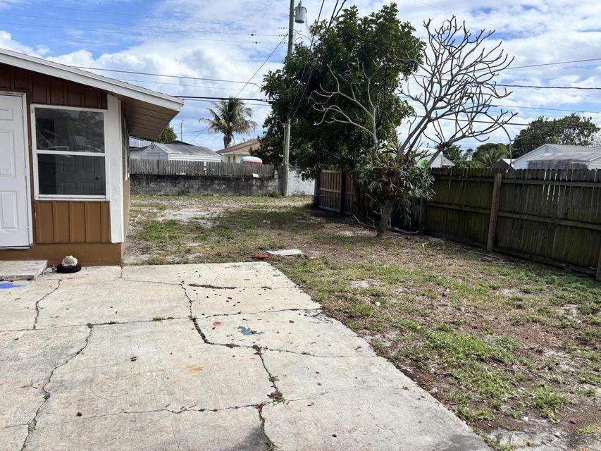 1122 N B St #NA - Photo 2 of 18