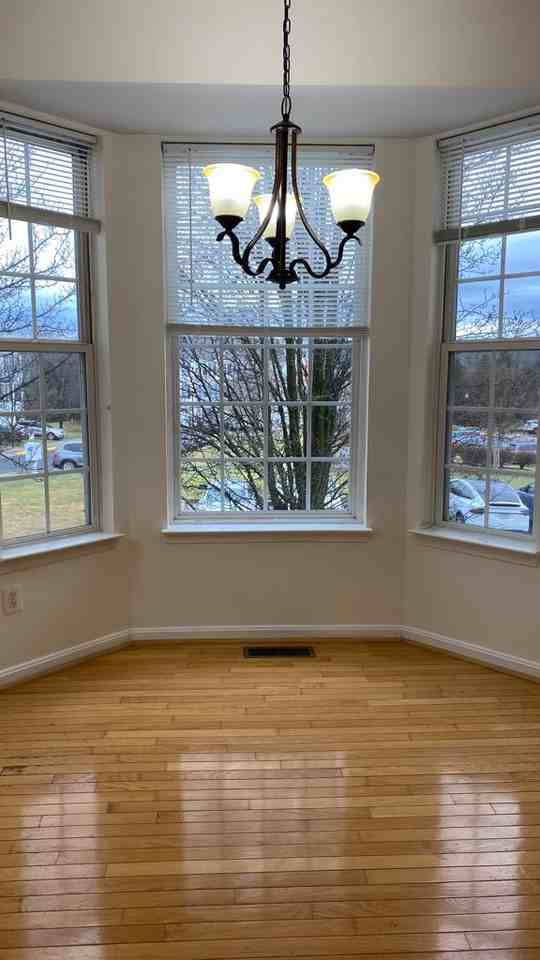 43468 Greenwich Sq #43468 - Photo 2 of 4