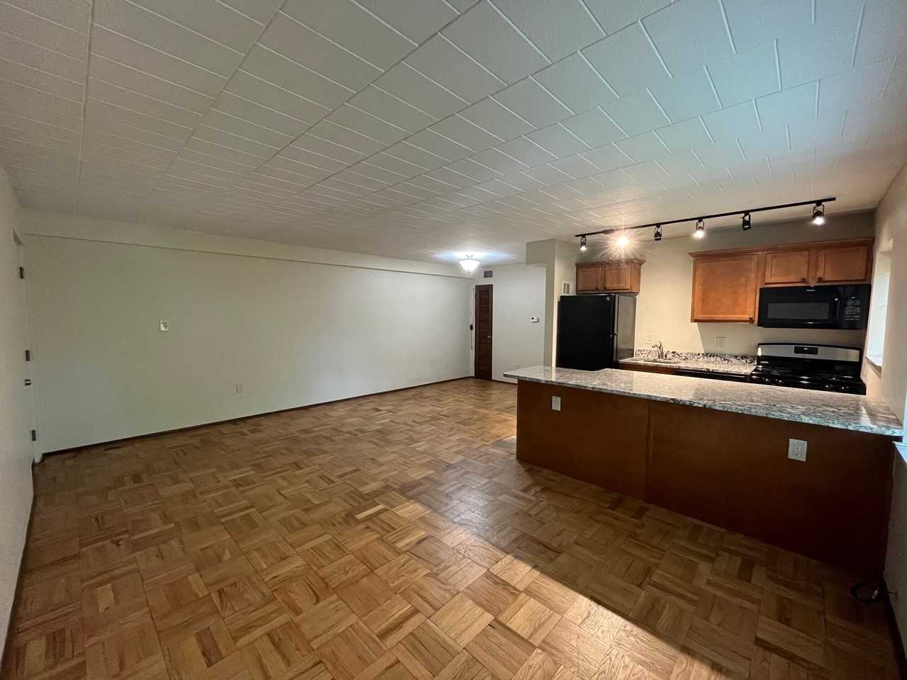 Lacrosse 124 - Photo 2 of 37