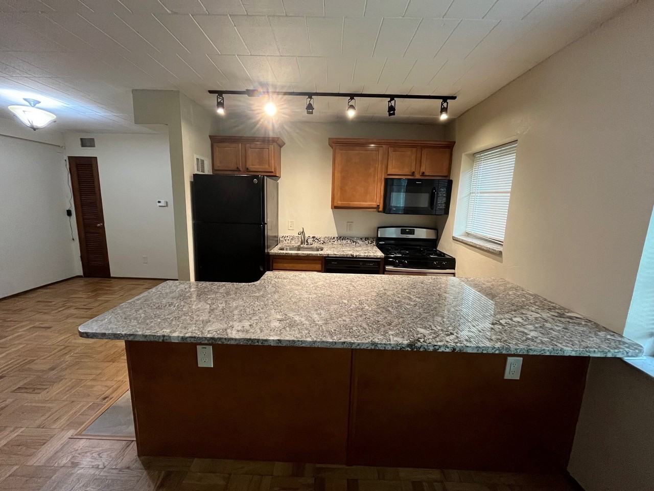 Lacrosse 124 - Photo 3 of 37