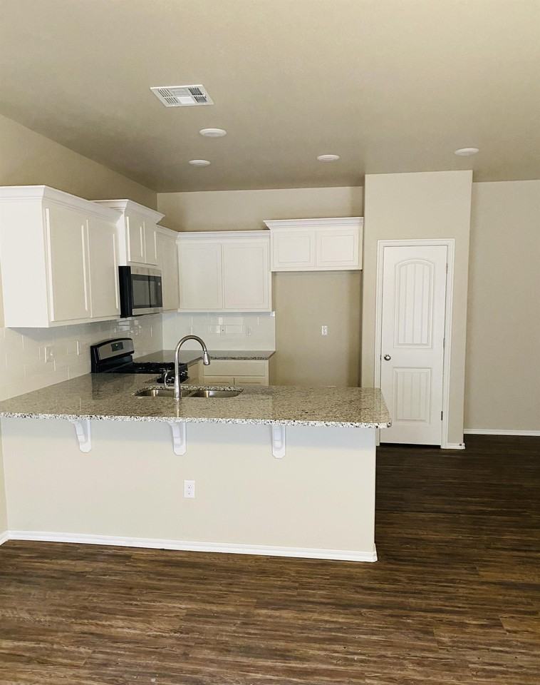 10902 Northwest 119th Street - Photo 4 of 28