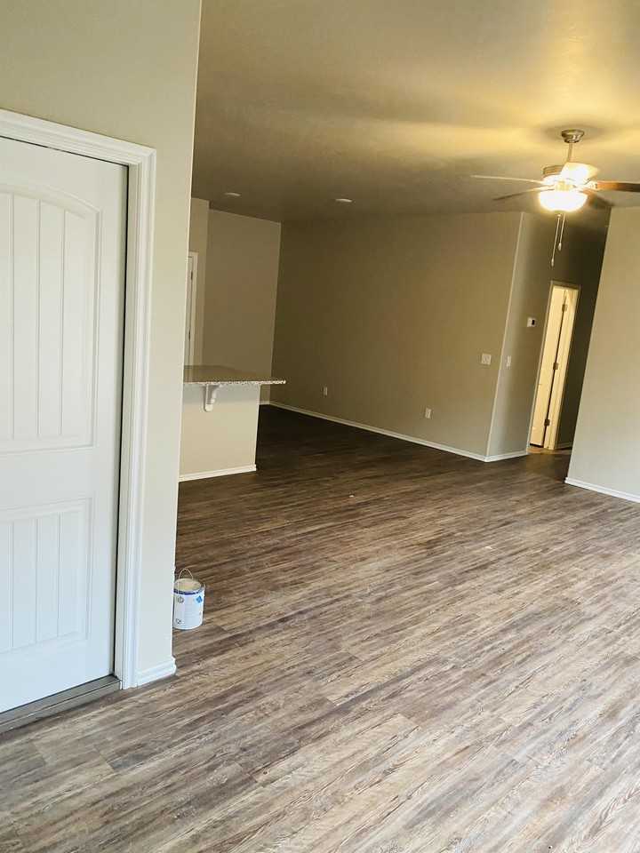10902 Northwest 119th Street - Photo 5 of 28