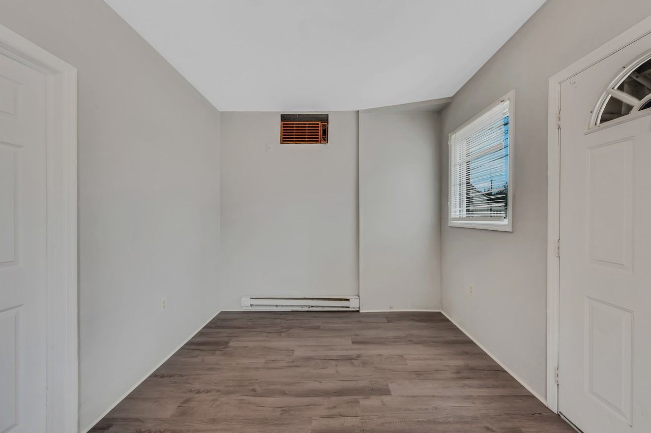 518 Exeter Avenue - Photo 3 of 14