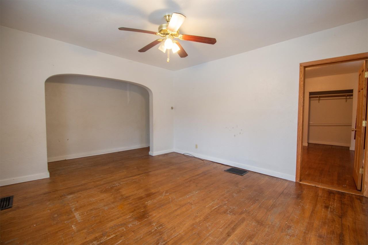 895 Howard - Photo 4 of 13