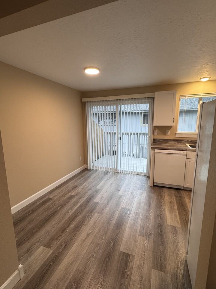 Bettis Wagoner Apts - Bldg 02 - Photo 3 of 12