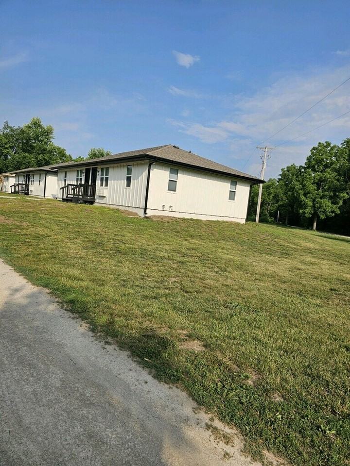 304 Oak Street - Photo 3 of 11