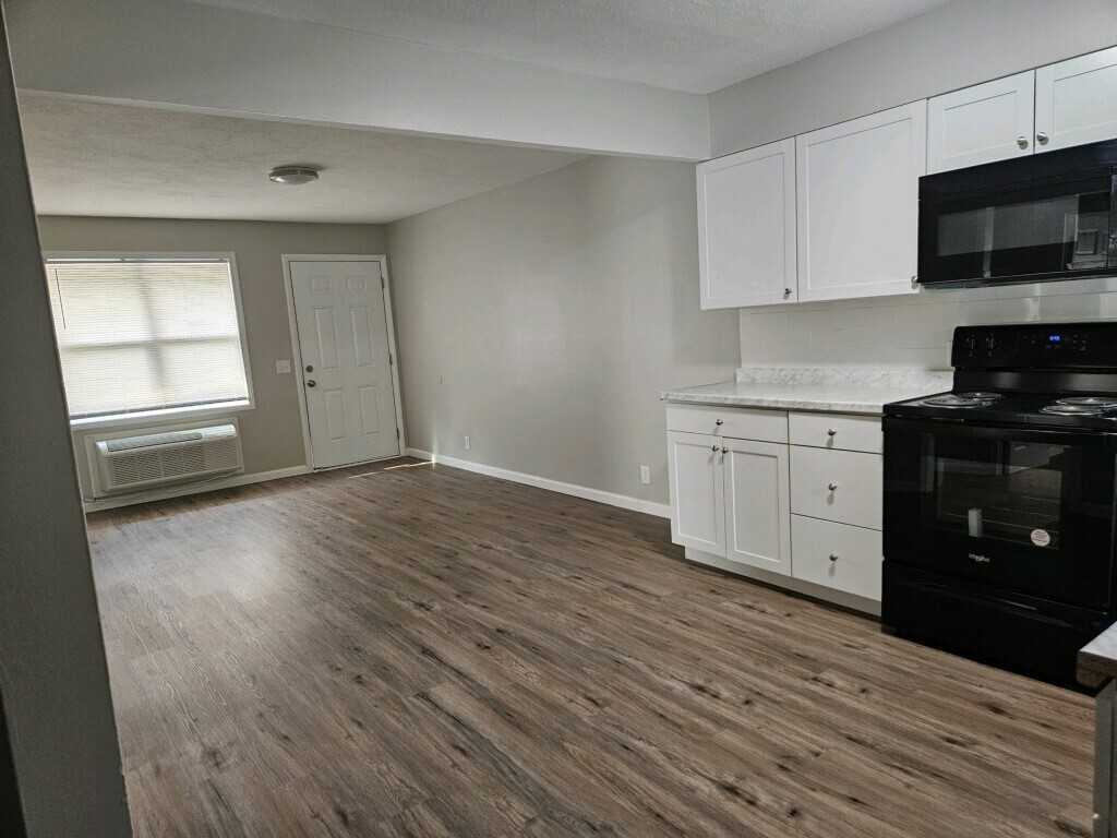 304 Oak Street - Photo 5 of 11