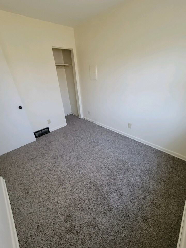 1035 Chester Avenue - Photo 7 of 9