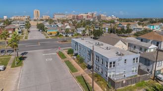 1002 11th St - Photo 1 of 1