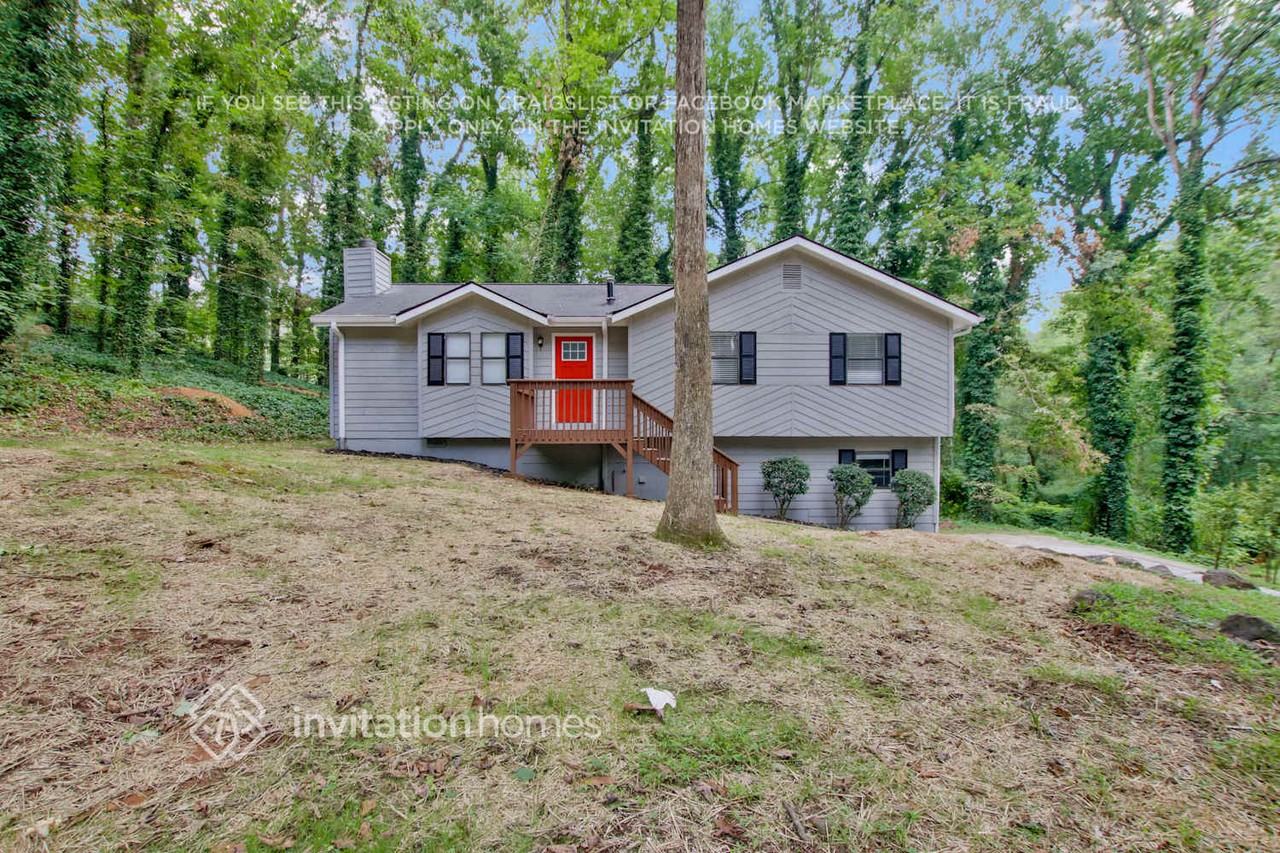 1023 Lakewood Dr - Photo 2 of 26