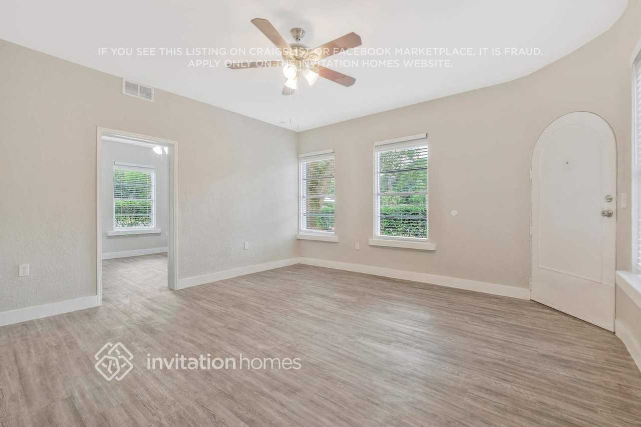 9805 Winston St - Photo 3 of 25