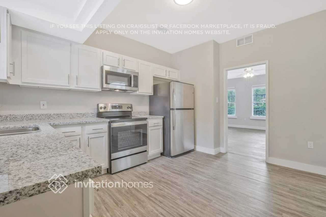 9805 Winston St - Photo 7 of 25