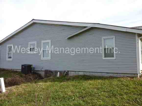 12104 Parallel Pkwy - Photo 3 of 23