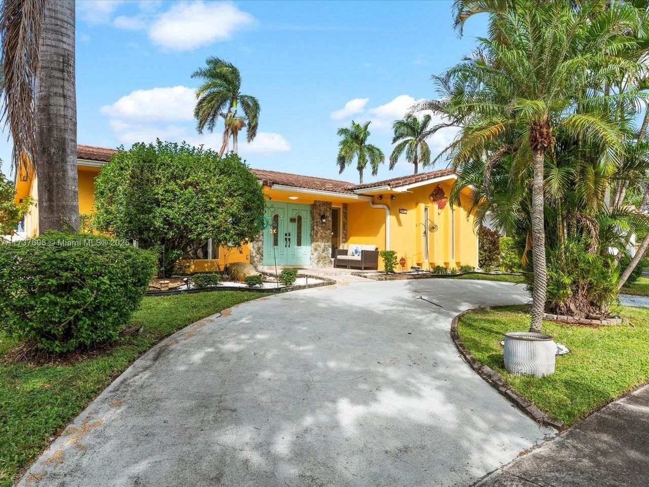 1407 Coolidge St - Photo 5 of 48