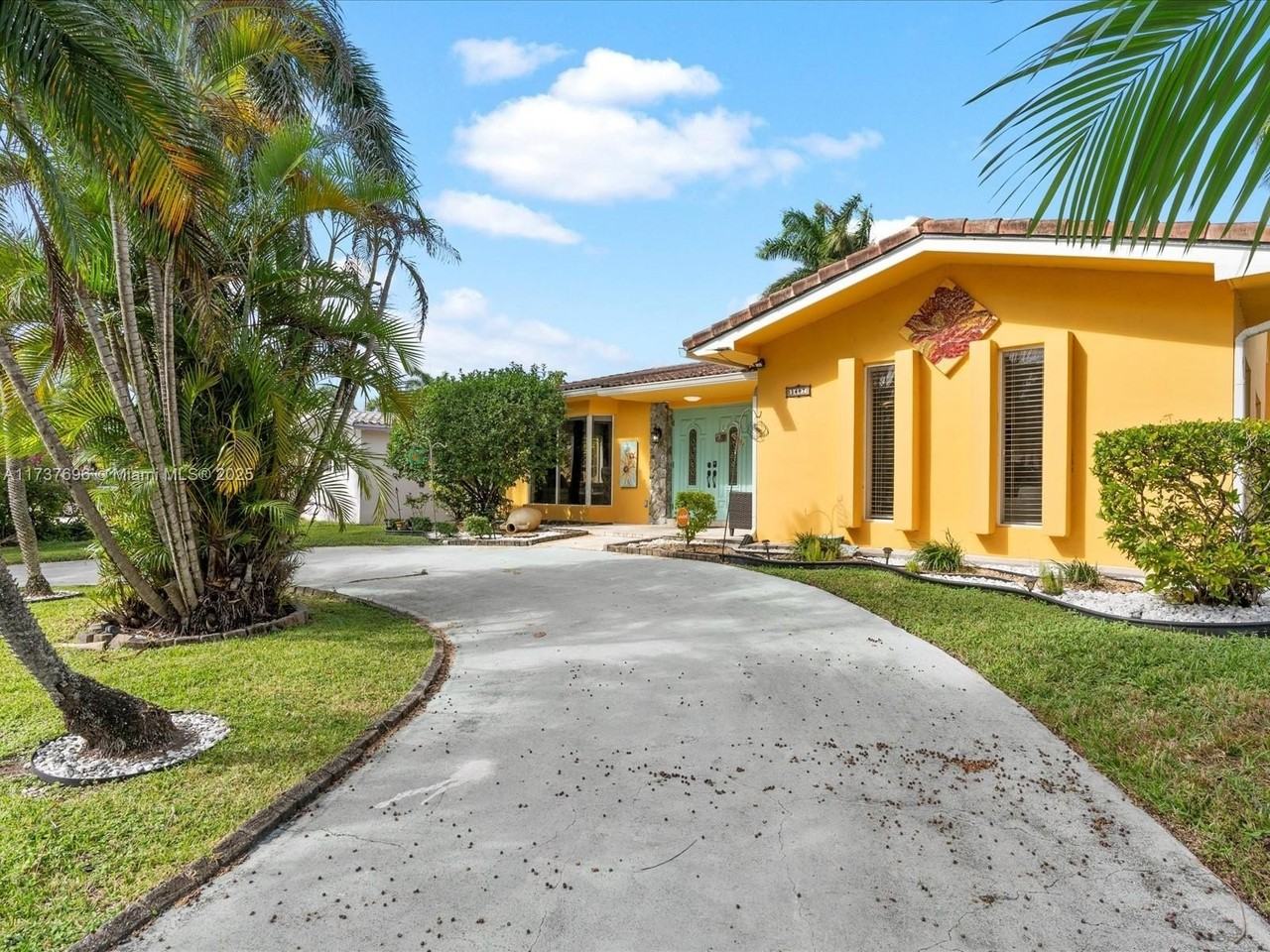 1407 Coolidge St - Photo 6 of 48