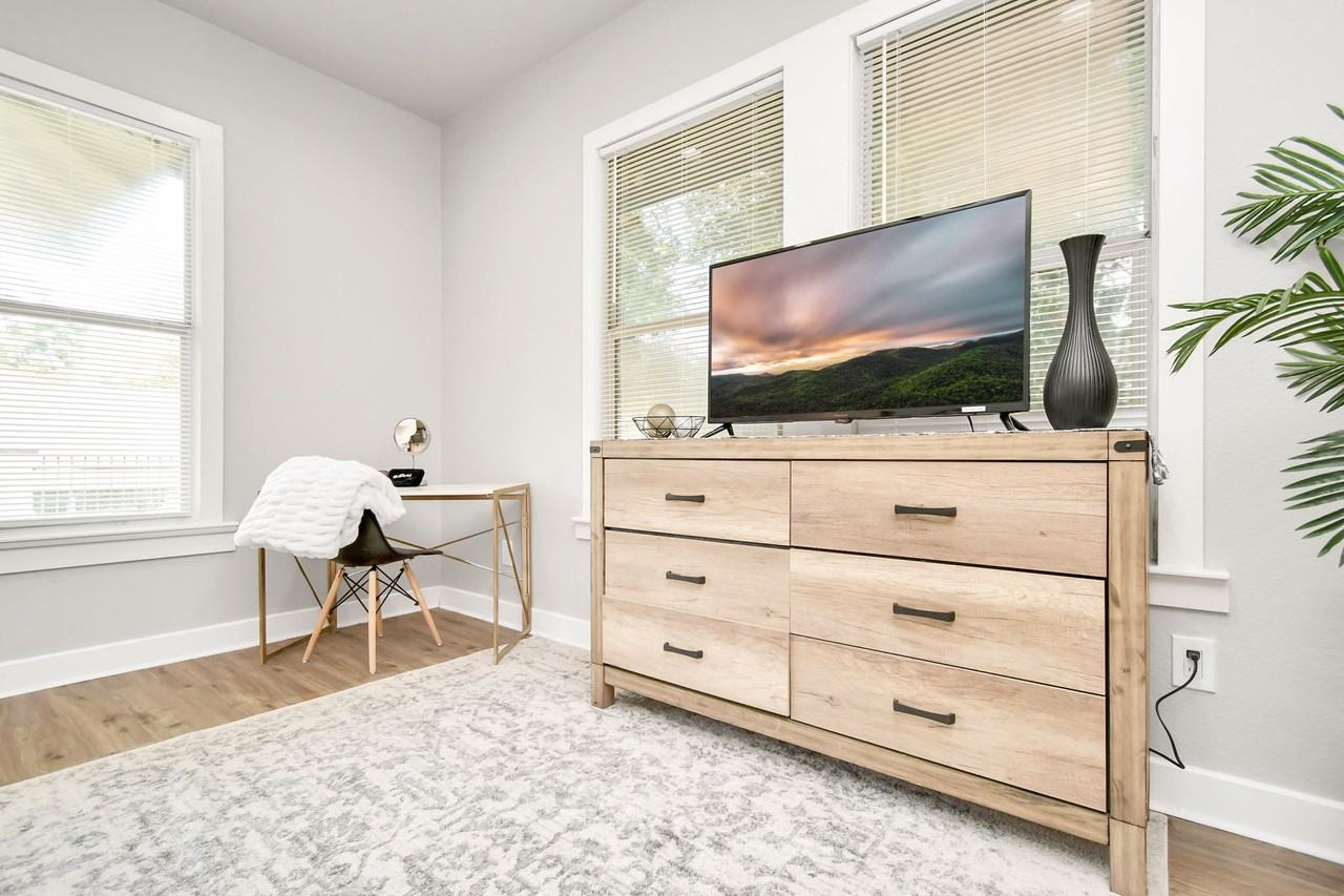 Hussion St - Photo 5 of 7