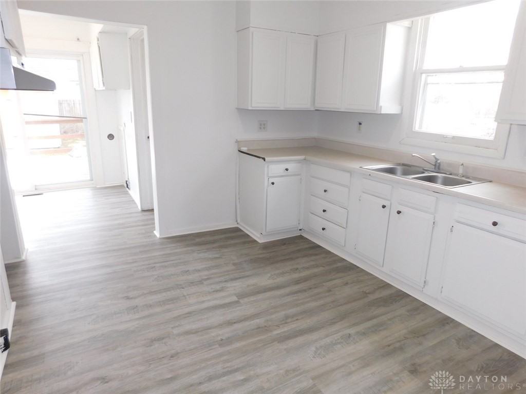 502 N Belmont Ave - Photo 7 of 14