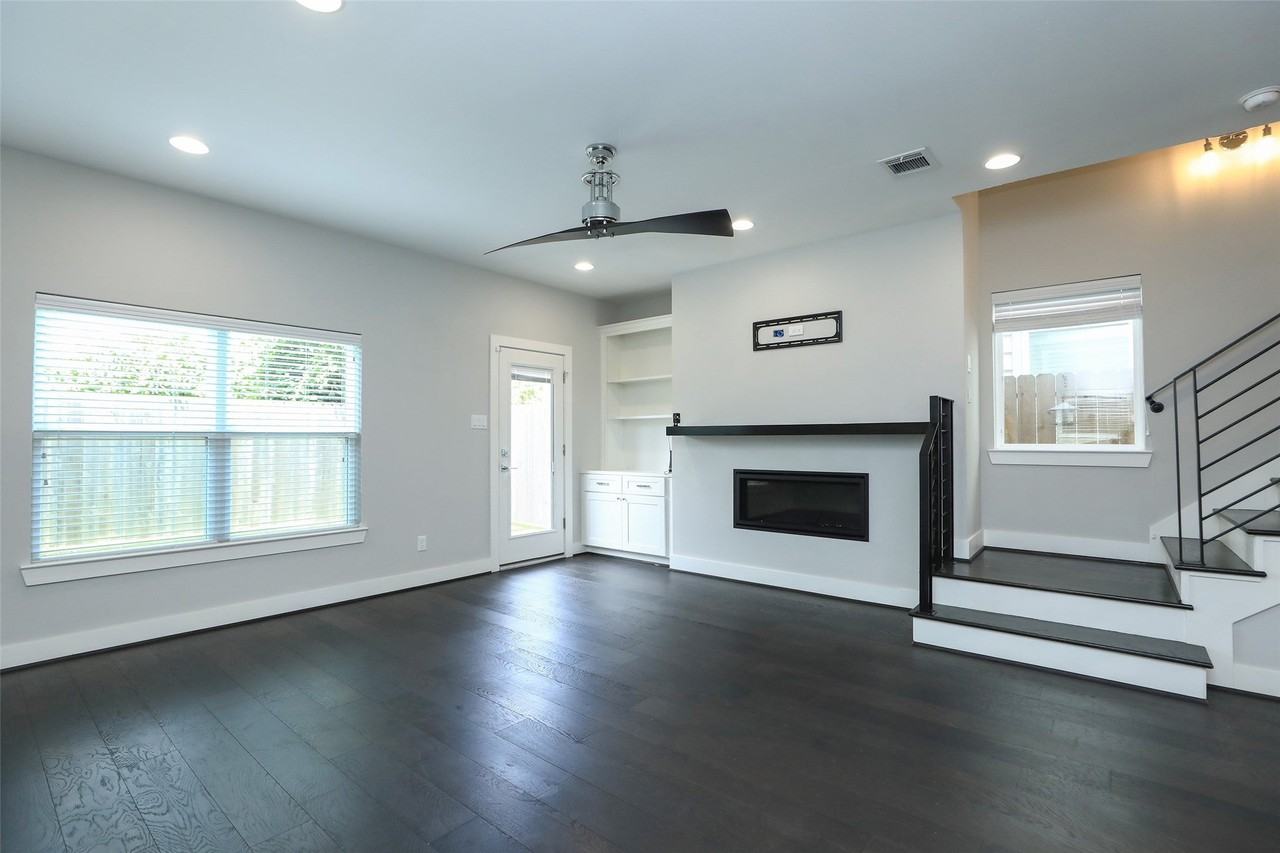 105 E 44th St - Photo 6 of 41