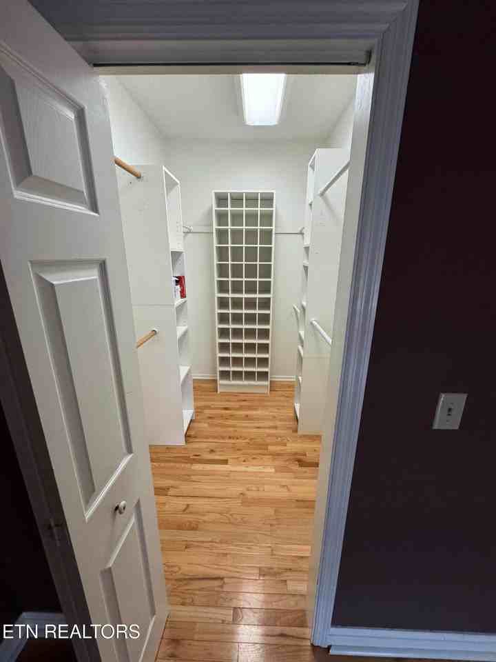 1127 Brentwood Way - Photo 2 of 12