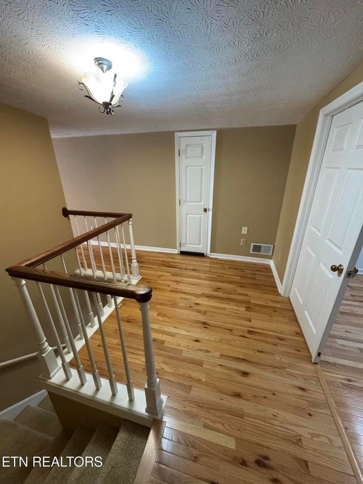 1127 Brentwood Way - Photo 6 of 12