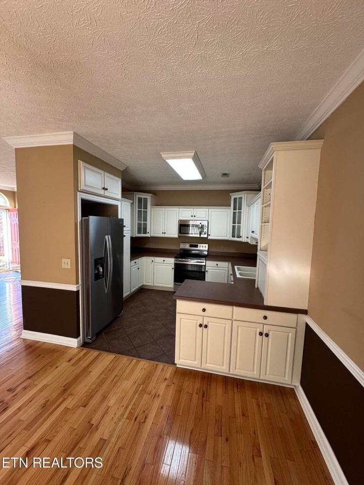 1127 Brentwood Way - Photo 7 of 12