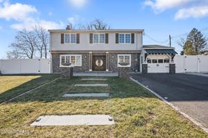 featured image of 2 Laurel Ave