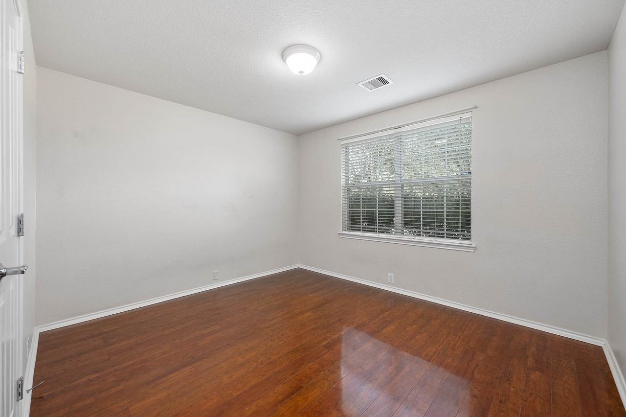 919 Butterfly Ln - Photo 6 of 28