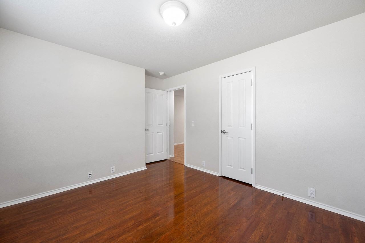 919 Butterfly Ln - Photo 7 of 28