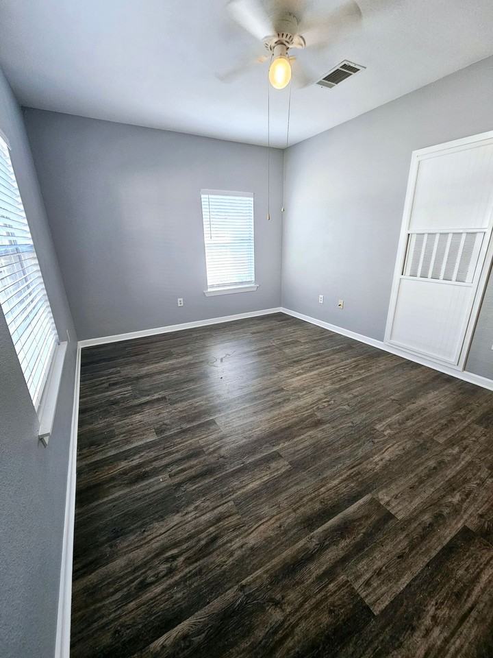 $500.00 off Move In SPECIAL - Photo 5 of 14