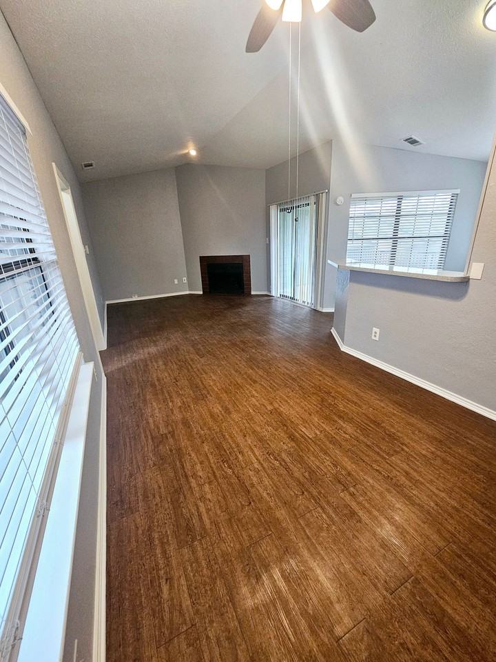 MOVE IN SPECIAL - Photo 2 of 24