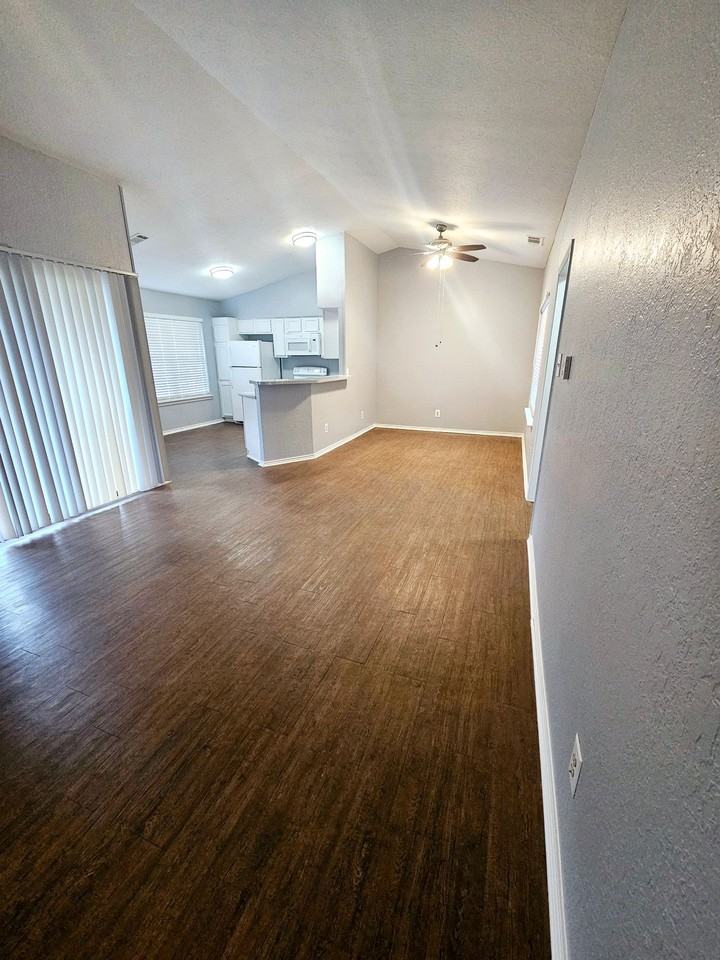 MOVE IN SPECIAL - Photo 3 of 24