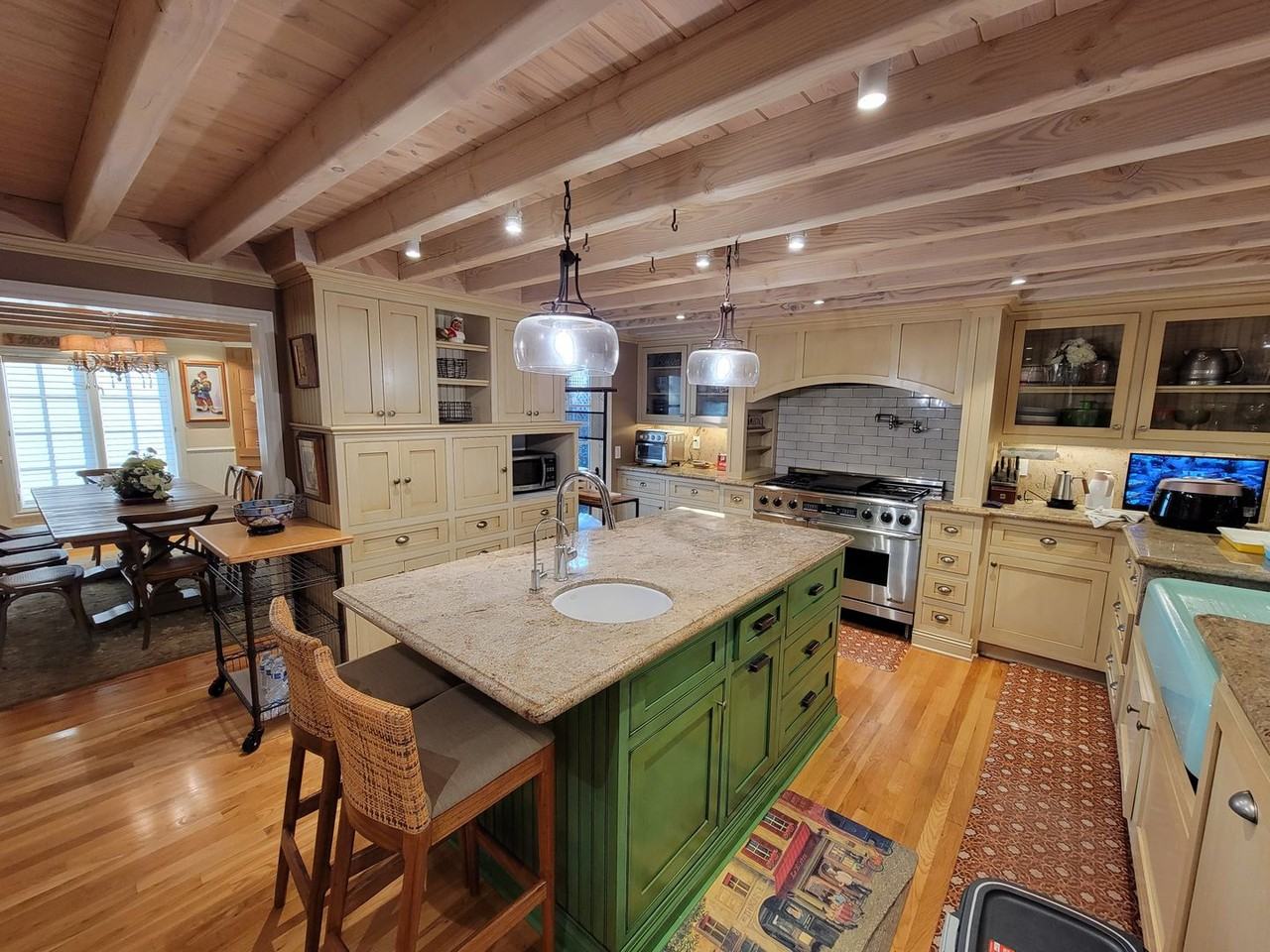 360 Aster St - Photo 3 of 50