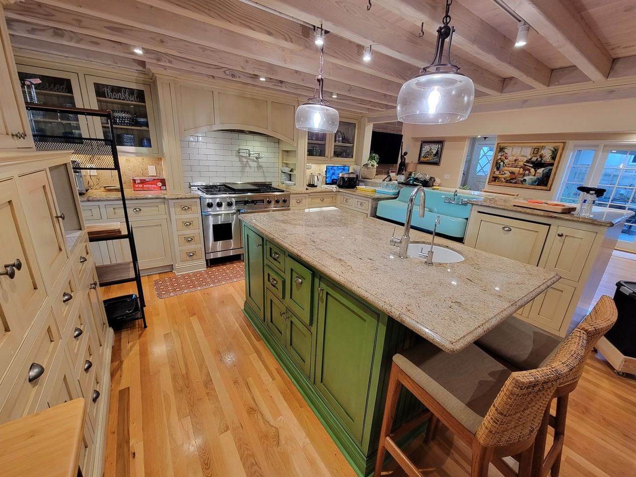 360 Aster St - Photo 5 of 50