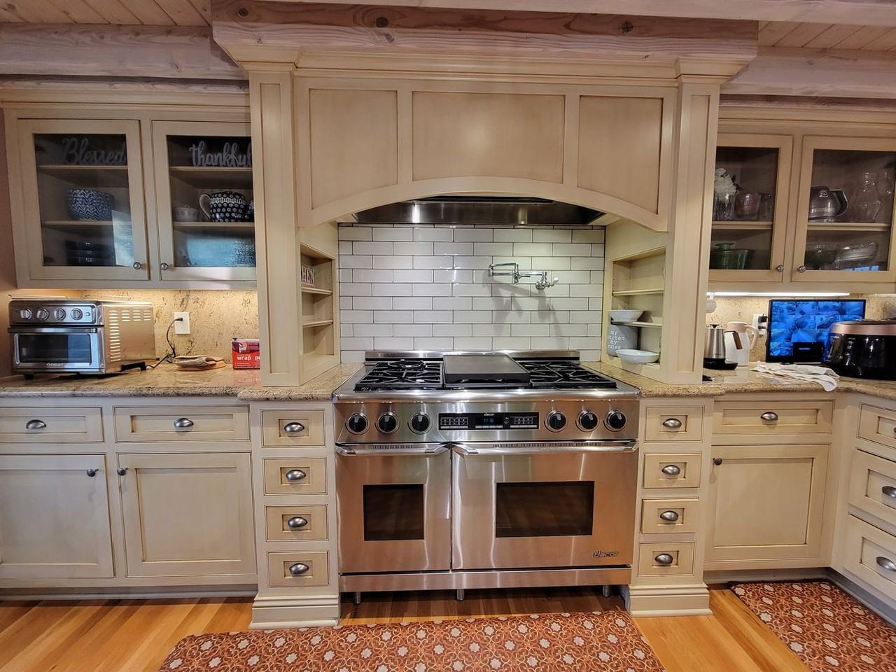 360 Aster St - Photo 4 of 50