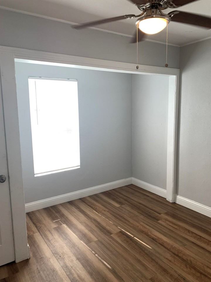 $399.00 Move In SPECIAL - Photo 2 of 8