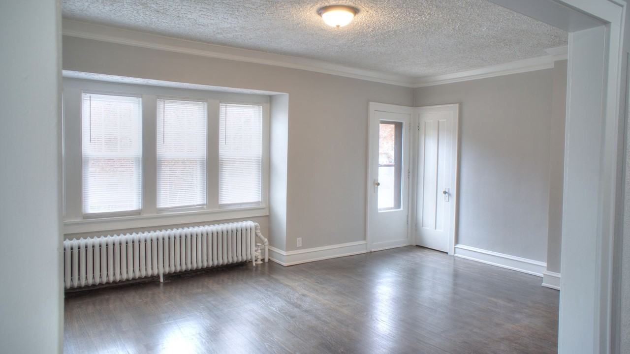 2977 N Murray Ave - Photo 2 of 20