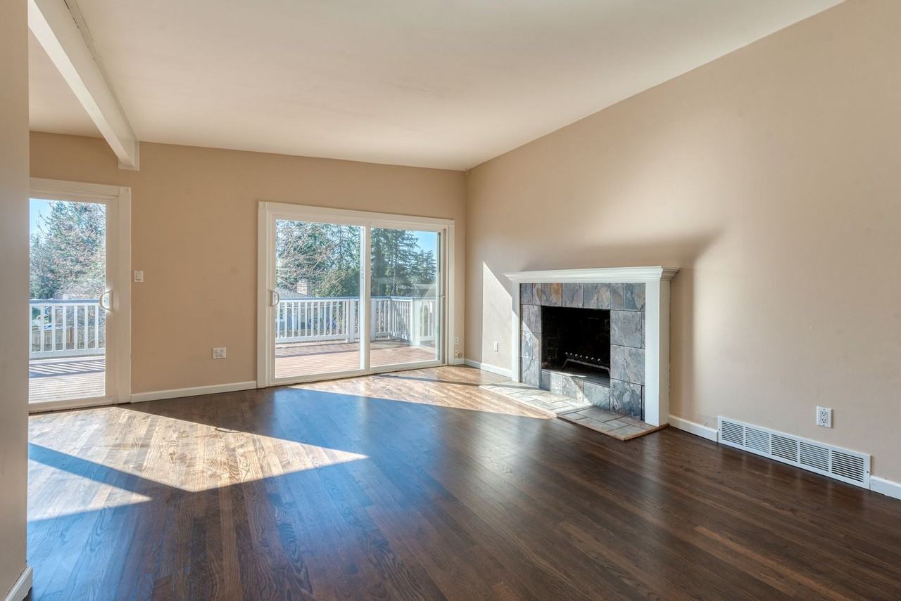 15967 Ne 1st St - Photo 3 of 30