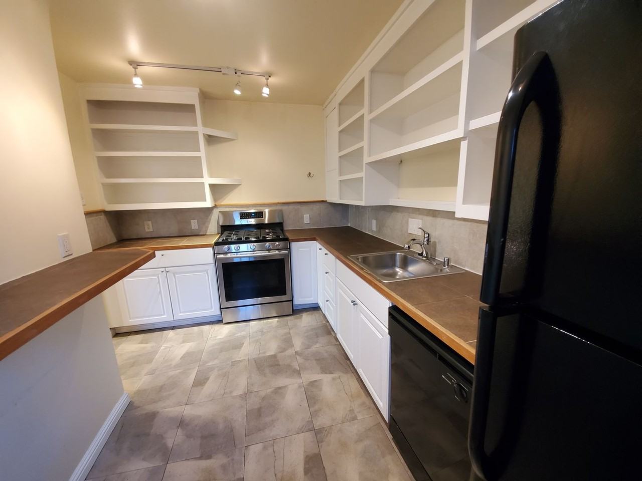 512 Cleveland St - Photo 2 of 42