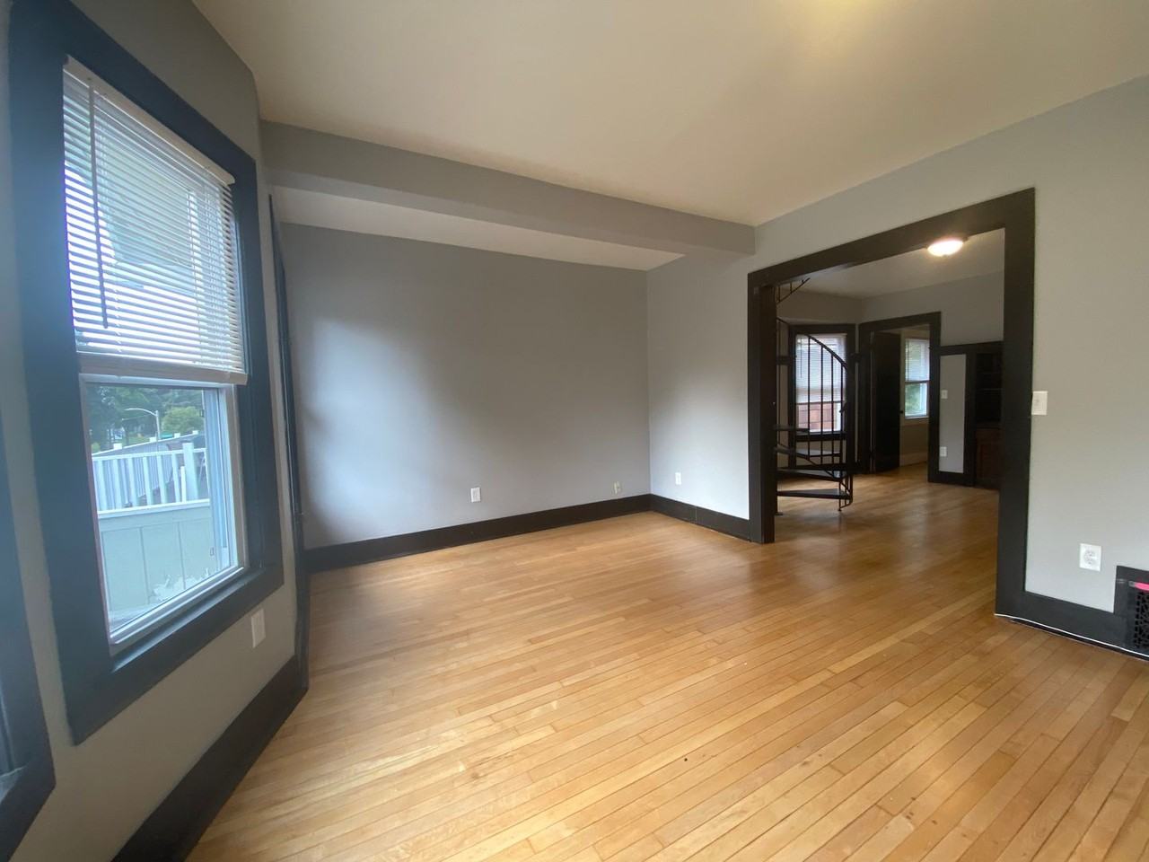 3019 N Maryland Ave - Photo 2 of 15