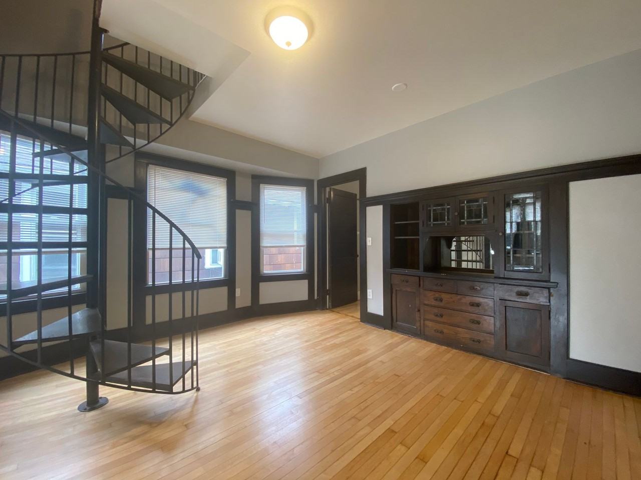 3019 N Maryland Ave - Photo 5 of 15